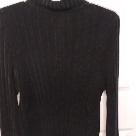 Sweaters - Picture 2 of 4